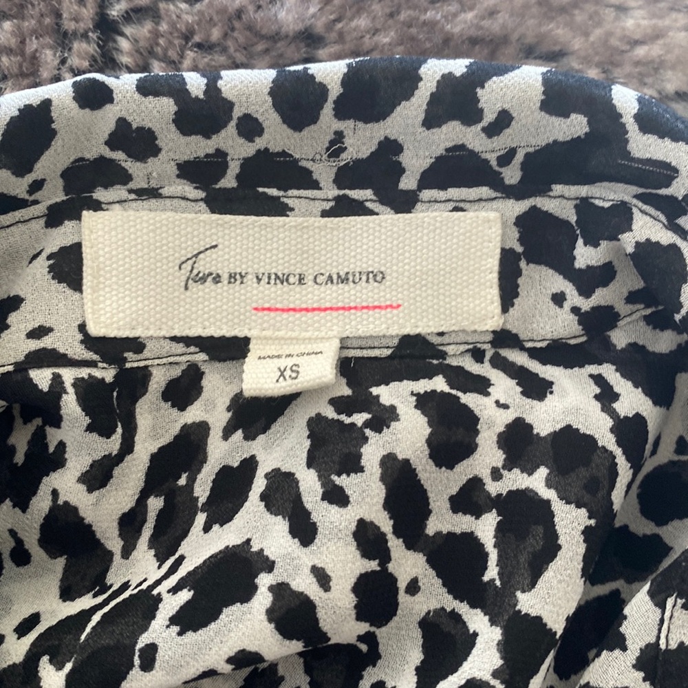 Vince Camuto, print black and white shirt